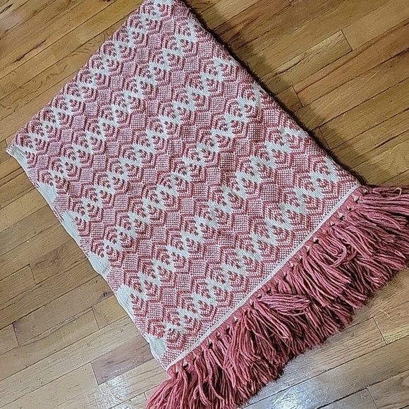 Vintage peachy geometric woven throw blanket with fringe 44" x 60" - Picture 1 of 6